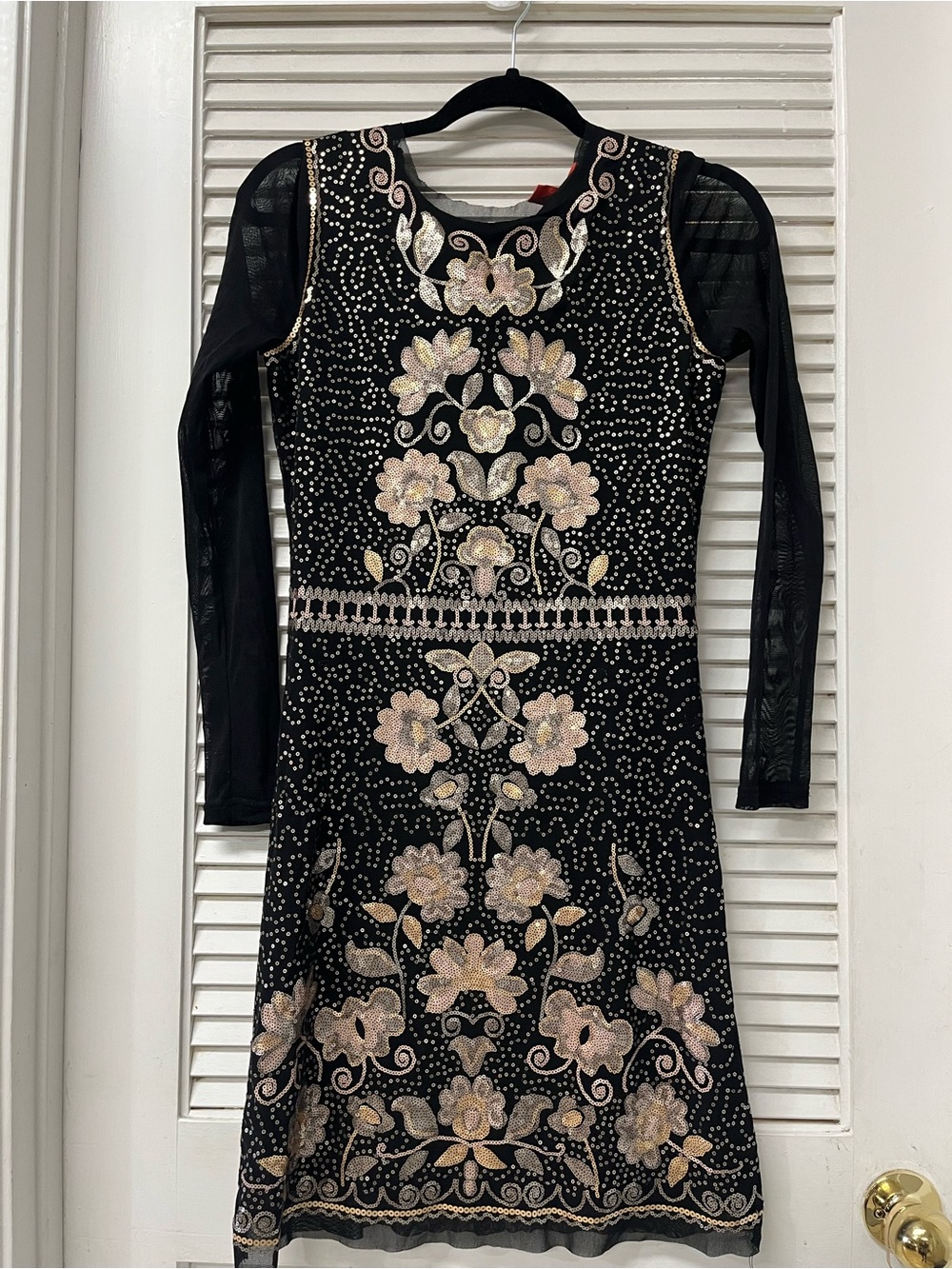 C &V  MEDIUM Black Long Sleeve Embroidered Floral Dress